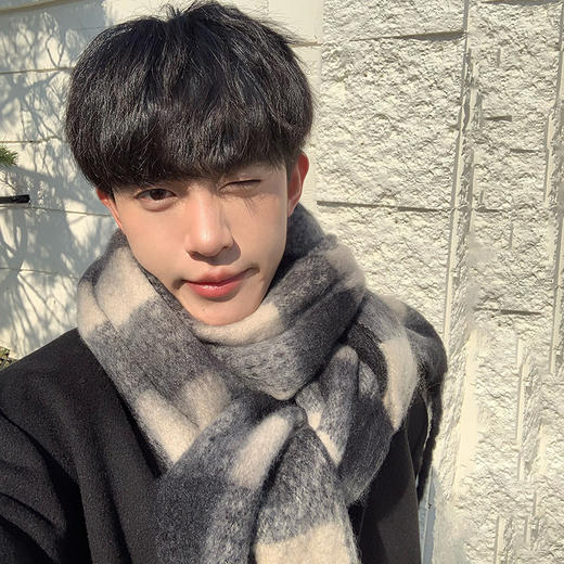 【保暖百搭❗️马海毛格子围巾】温暖柔软，秋冬御寒，黑白女冬季韩系氛围感加厚仿羊绒围脖男生女生 商品图7