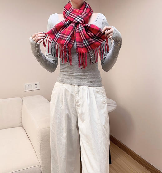 秋冬特惠💰250 巴宝莉围巾 上新 新年红提前来啦！经典羊毛格子围巾 商品图2