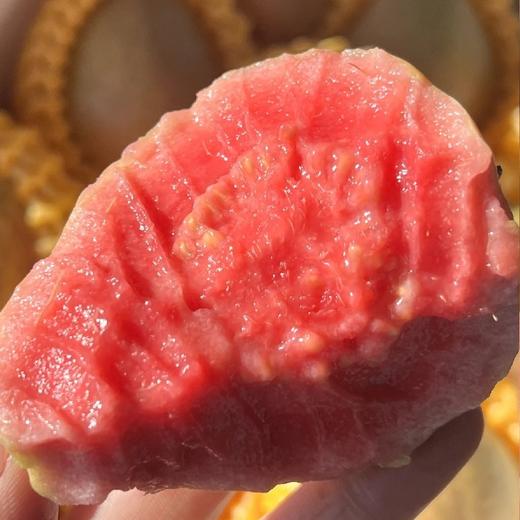 草莓红心芭乐【3.5斤】：软心、丝滑、香甜、细糯、多汁！香气重，风味浓，滑滑嫩嫩。 商品图1