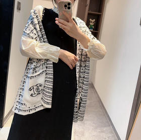 秋冬特惠💰170 香奈儿带口袋针织围巾 直跺脚地喜欢！