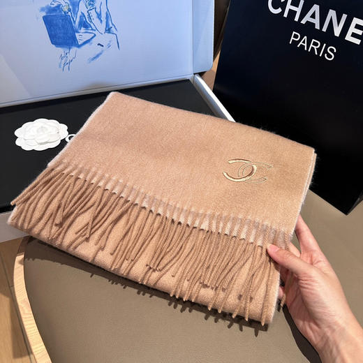 秋冬特惠💰260 香奈儿围巾 难得一见的温柔配色 商品图2