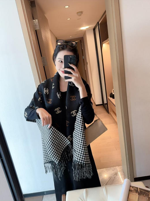 秋冬特惠💰160 香奈儿围巾24C 双面彩虹围巾 
彩虹金围巾披肩 商品图1