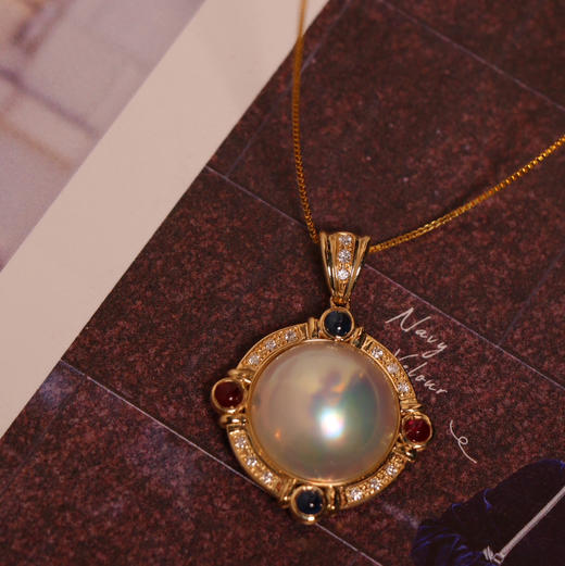 复古海水马贝吊坠 13-14mm chao强镜面光 表皮很干净 双色宝石+钻石镶嵌 18k厚金配件 商品图2