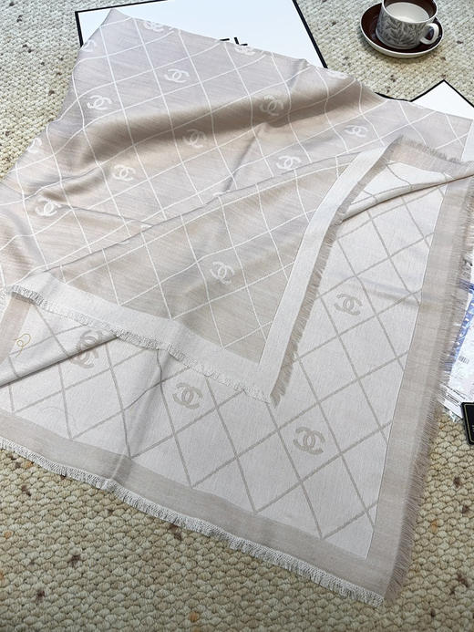秋冬特惠💰350 香奈儿上新围巾 经典茶花优雅Coco风，新丝毛大方巾~ 商品图8