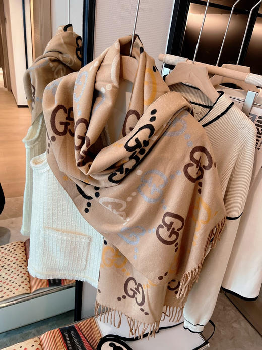 秋冬特惠💰150 古驰围巾 配色考究 完全不用担心搭配问题 商品图3