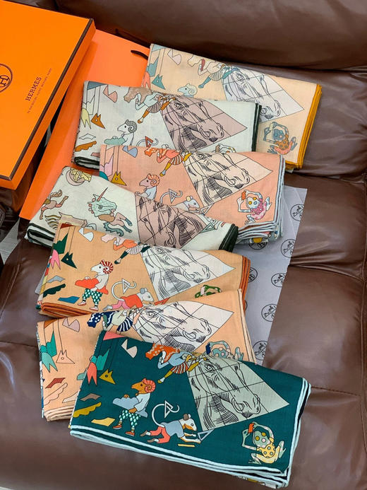 秋冬特惠💰450 爱马仕围巾 “马术学院”双面同色丝绒披肩～手工卷边丝绒方巾 商品图2