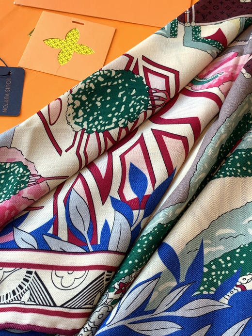 秋冬特惠💰420 LV围巾 L.vip 定制级别  【双面同色高奢丝绒方巾，绒级别的超柔触感】 商品图6