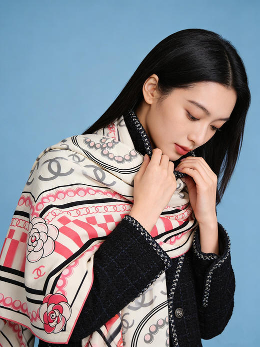 秋冬特惠💰420 香奈儿围巾 秋冬高级成衣系列～【双面同色丝绒披肩】 商品图8