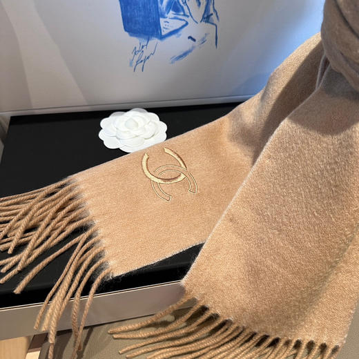 秋冬特惠💰260 香奈儿围巾 难得一见的温柔配色 商品图7