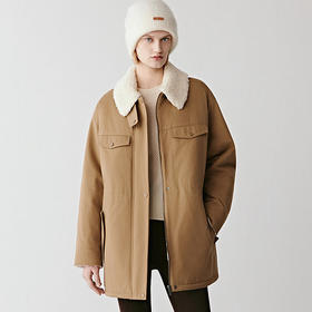 卡其色收腰棉服 领口拼接羊剪绒 全棉斜纹面料 多口袋设计 细腻磨毛  手感软糯  舒适亲肤 腰部内设抽绳 不挑肤色不挑人 自带复古滤镜