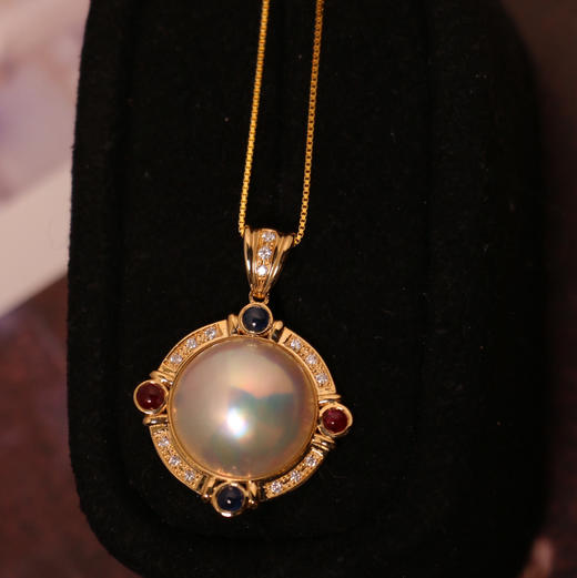 复古海水马贝吊坠 13-14mm chao强镜面光 表皮很干净 双色宝石+钻石镶嵌 18k厚金配件 商品图0