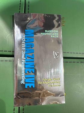 lve芙线下见面会FM场周随机卡（每包三张）