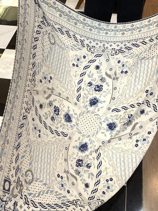 秋冬特惠💰450 LV围巾 LV x TM 披肩【丝绒双面同色披肩】 商品图6