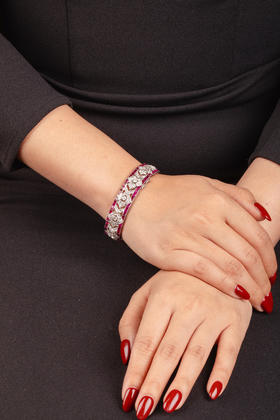 独角鹿西洋古董1920年代法国顶级珠宝世家梵克雅宝出品装饰艺术风格几何花卉造型铂金镶嵌红宝石及钻石手链