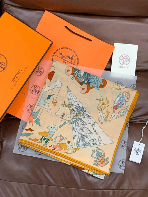 秋冬特惠💰450 爱马仕围巾 “马术学院”双面同色丝绒披肩～手工卷边丝绒方巾 商品图3