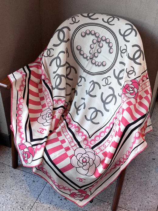 秋冬特惠💰420 香奈儿围巾 秋冬高级成衣系列～【双面同色丝绒披肩】 商品图6