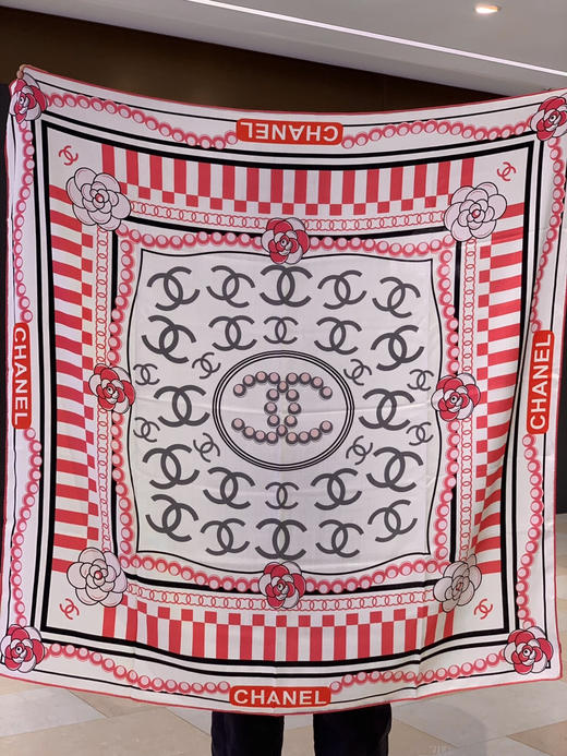 秋冬特惠💰420 香奈儿围巾 秋冬高级成衣系列～【双面同色丝绒披肩】 商品图0