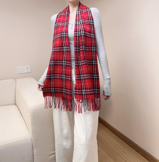 秋冬特惠💰250 巴宝莉围巾 上新 新年红提前来啦！经典羊毛格子围巾 商品图1