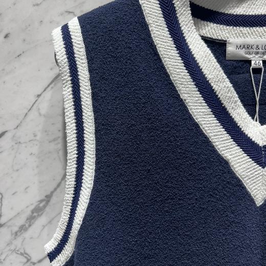 新款男款夏季薄款v领针织背心，当季海报款，非常有型的一件了！日系儒雅气质又时尚！很大都市的高级品位！ 商品图2