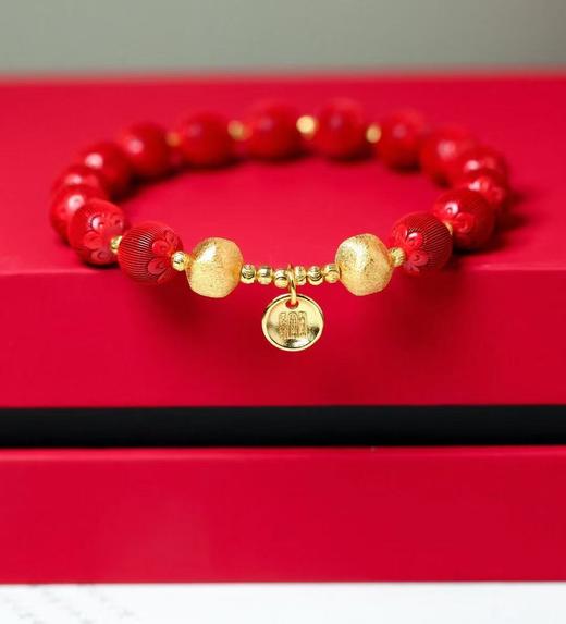 【精美饰品丨新年朱砂红绳、包挂、项链系列】选取天然高含量朱砂，原始提取，匠心制作，色泽鲜艳，款式多多，自己戴送家人朋友都可以~ 商品图1