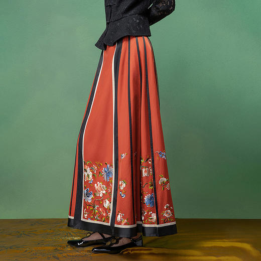 【林栖设计小店】【现货】拍行古董复现|丝棉缎砖红色绣花新中式改良马面裙1961101 商品图5