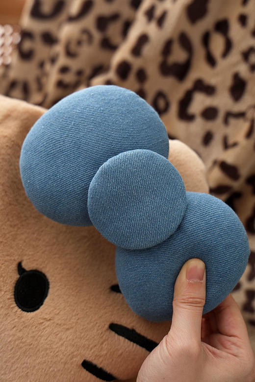 官网499！野兽家×HelloKitty联名旅行三件套 U型颈枕+多功能毛毯+牛仔帆布袋颜值实用性双在线～ 商品图7