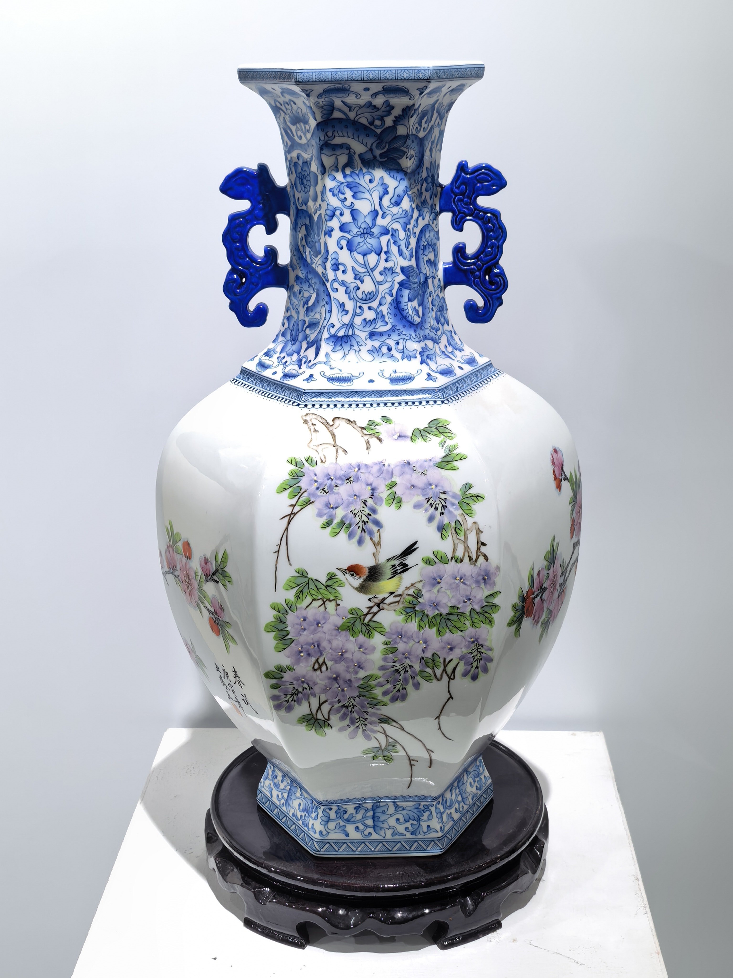 春汛六方双耳瓶