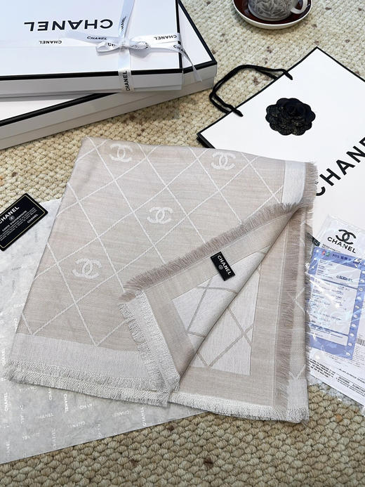 秋冬特惠💰350 香奈儿上新围巾 经典茶花优雅Coco风，新丝毛大方巾~ 商品图2