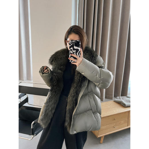 【贵气！白鹅绒+狐狸毛大毛领】2026缎面光泽感女式冬季厚款银狐羽绒服外套大衣！ 商品图1