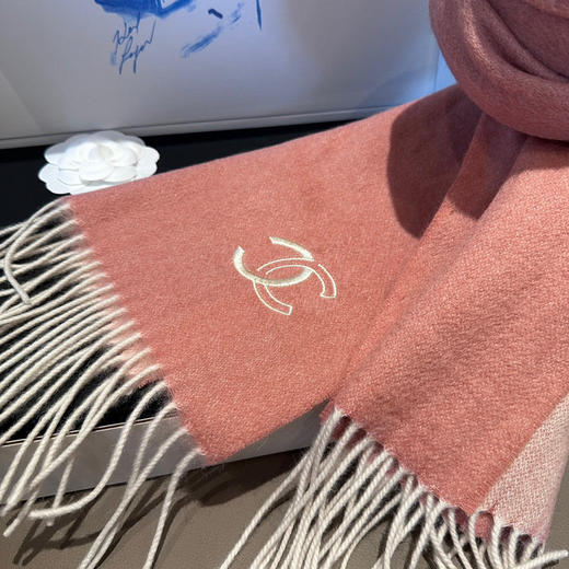 秋冬特惠💰260 香奈儿围巾 难得一见的温柔配色 商品图7