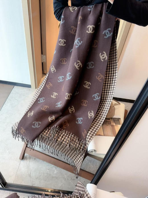 秋冬特惠💰160 香奈儿围巾24C 双面彩虹围巾 
彩虹金围巾披肩 商品图6