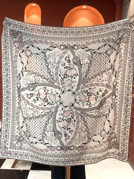 秋冬特惠💰450 LV围巾 LV x TM 披肩【丝绒双面同色披肩】 商品图0