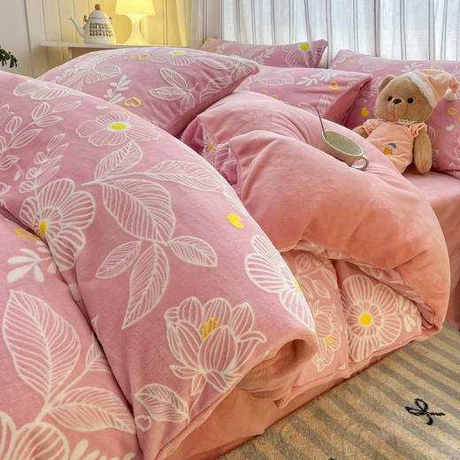 230克雕花牛奶绒四件套  双拼法莱绒珊瑚绒防静电加厚套件 商品图0