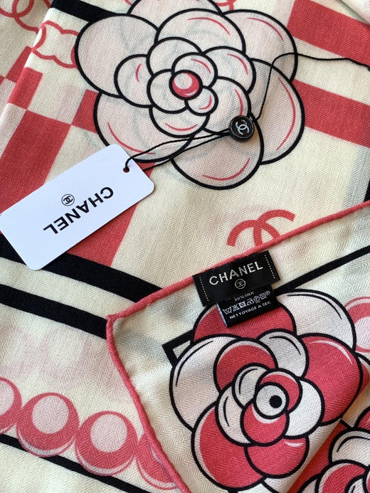 秋冬特惠💰420 香奈儿围巾 秋冬高级成衣系列～【双面同色丝绒披肩】 商品图4