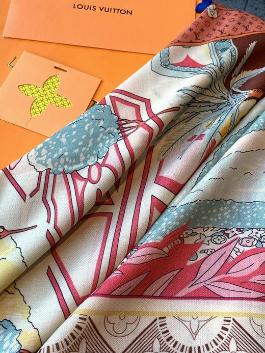 秋冬特惠💰420 LV围巾 L.vip 定制级别  【双面同色高奢丝绒方巾，绒级别的超柔触感】 商品图6