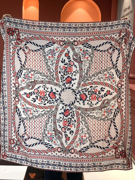 秋冬特惠💰450 LV围巾 LV x TM 披肩【丝绒双面同色披肩】 商品图0