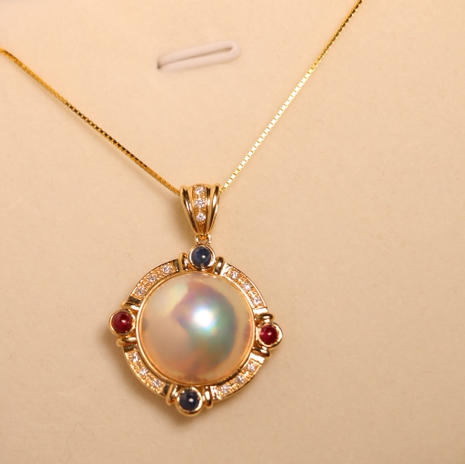 复古海水马贝吊坠 13-14mm chao强镜面光 表皮很干净 双色宝石+钻石镶嵌 18k厚金配件 商品图3