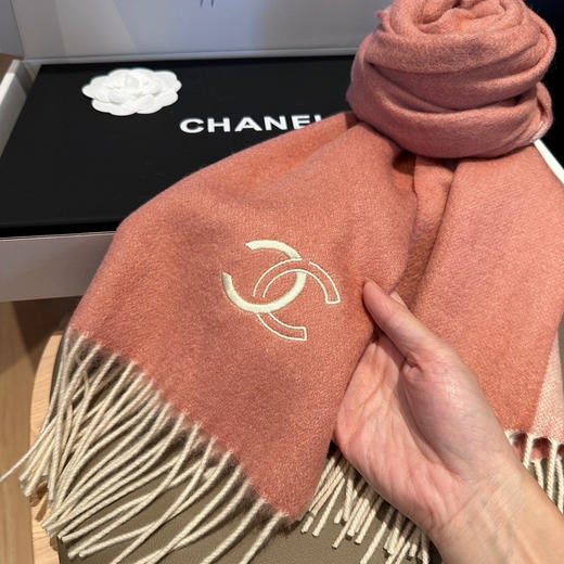 秋冬特惠💰260 香奈儿围巾 难得一见的温柔配色 商品图5