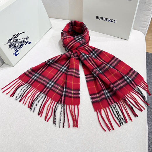 秋冬特惠💰250 巴宝莉围巾 上新 新年红提前来啦！经典羊毛格子围巾 商品图7