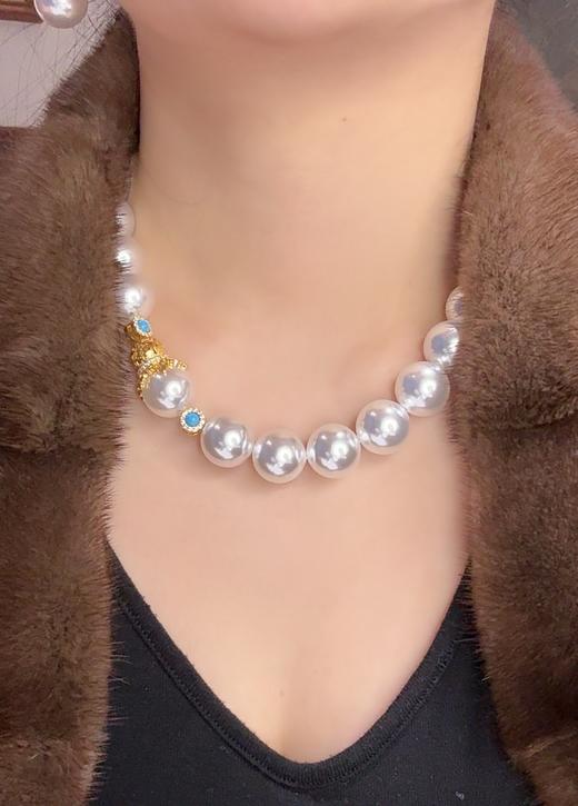 GAONAS仿珍珠项链 鎏金华光16mm贵气白色珠项链11881XW 商品图5