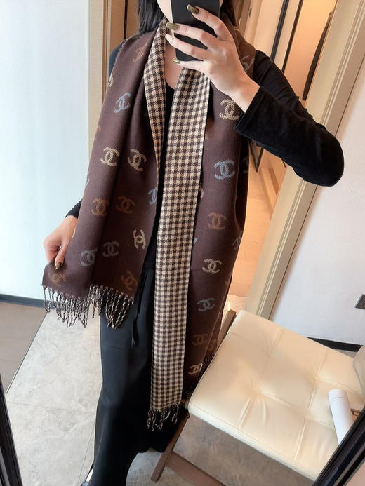 秋冬特惠💰160 香奈儿围巾24C 双面彩虹围巾 
彩虹金围巾披肩 商品图2