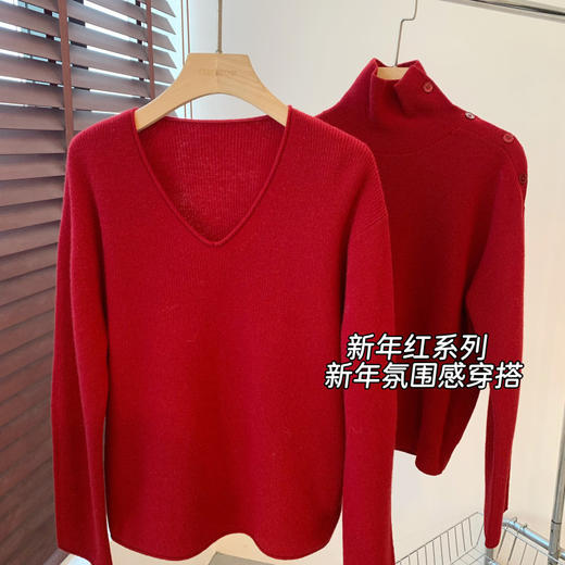 小禾新年系列！2026纯羊毛V领针织衫设计感斜肩纽扣高领毛衣女款！ 商品图3