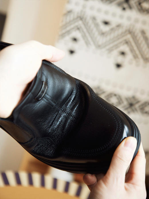 【一双过冬  送老公送爸爸当过年新鞋很合适】 男士加绒皮鞋  头层牛皮料子  内里纯羊毛  脚感又软又暖  搭配皮衣、大衣精神有气场 商品图10