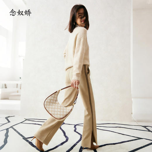 【商场同款】CNT4856 “ 都市裤 ” 微喇咖色职场裤 拉长腿部线条显高显腿长 裤侧撞色拼条设计 雅致耐看 商品图1