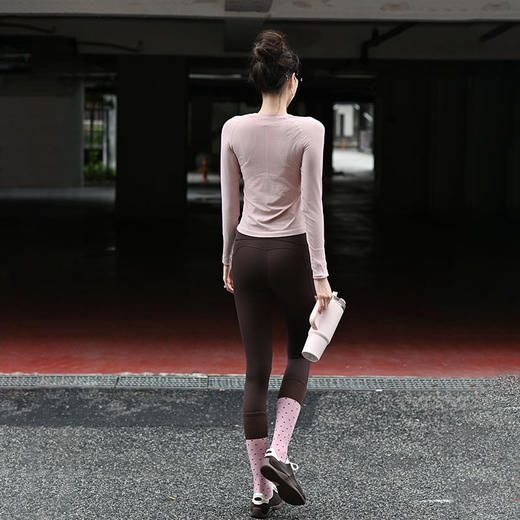 Beenem秋冬新品无缝一体织健身长袖女  四面高弹修身显瘦 圆领瑜伽服透气不挑身材可外穿 商品图4