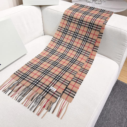 秋冬特惠💰250 巴宝莉围巾 上新 新年红提前来啦！经典羊毛格子围巾 商品图5