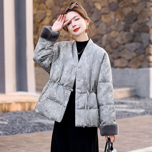 冬季新款高端气质新中式显瘦羽绒服V领刺绣保暖白鸭绒外套MYL1033 商品图2