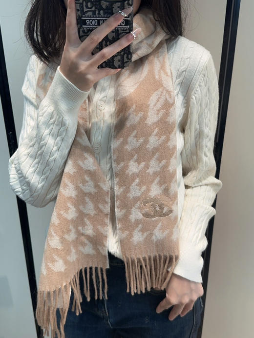 秋冬特惠💰290 香奈儿围巾 难得一见的温柔配色 商品图0