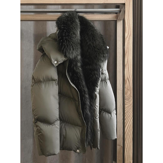 【贵气！白鹅绒+狐狸毛大毛领】2026缎面光泽感女式冬季厚款银狐羽绒服外套大衣！ 商品图0