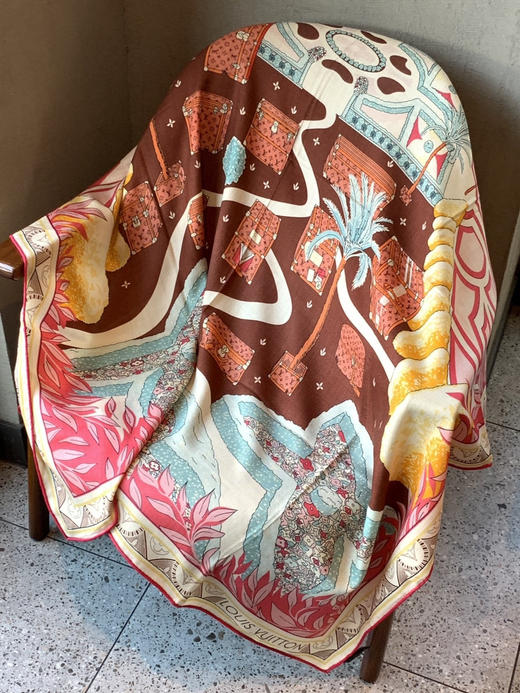 秋冬特惠💰420 LV围巾 L.vip 定制级别  【双面同色高奢丝绒方巾，绒级别的超柔触感】 商品图7